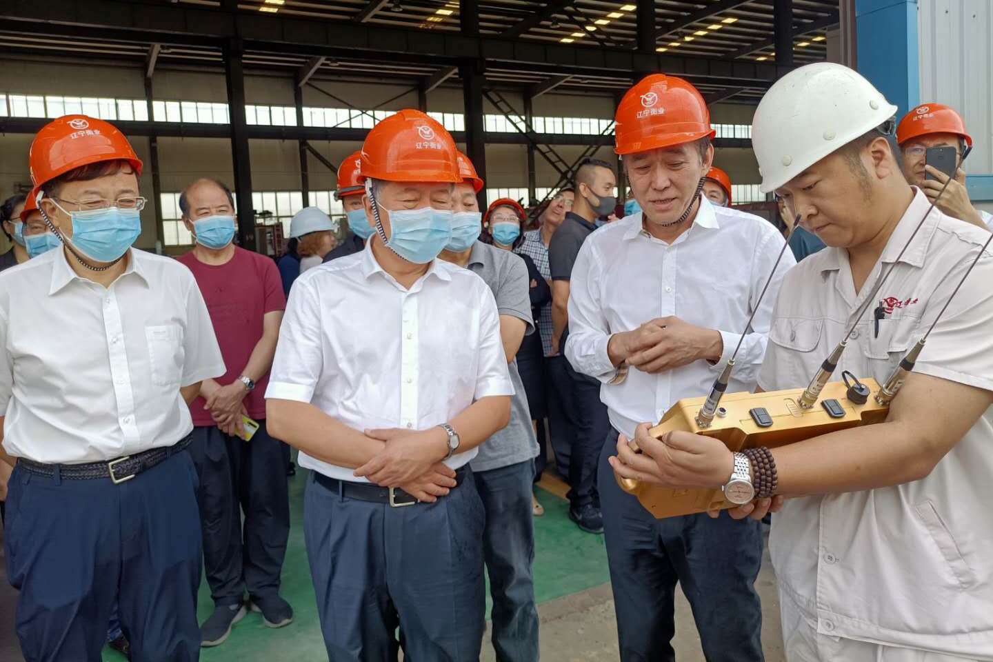 鞍山市人大常委會到衡業專用(yòng)汽車公司視察工作